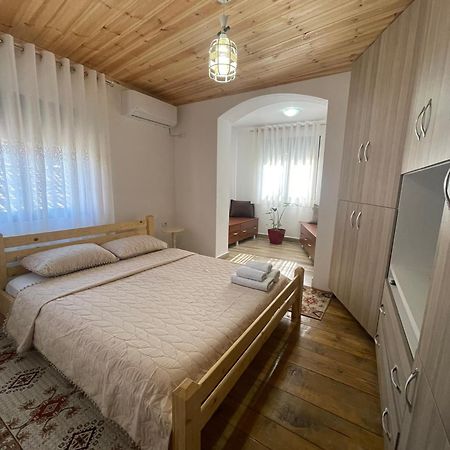 Guesthouse Kroi City Center بيرات المظهر الخارجي الصورة