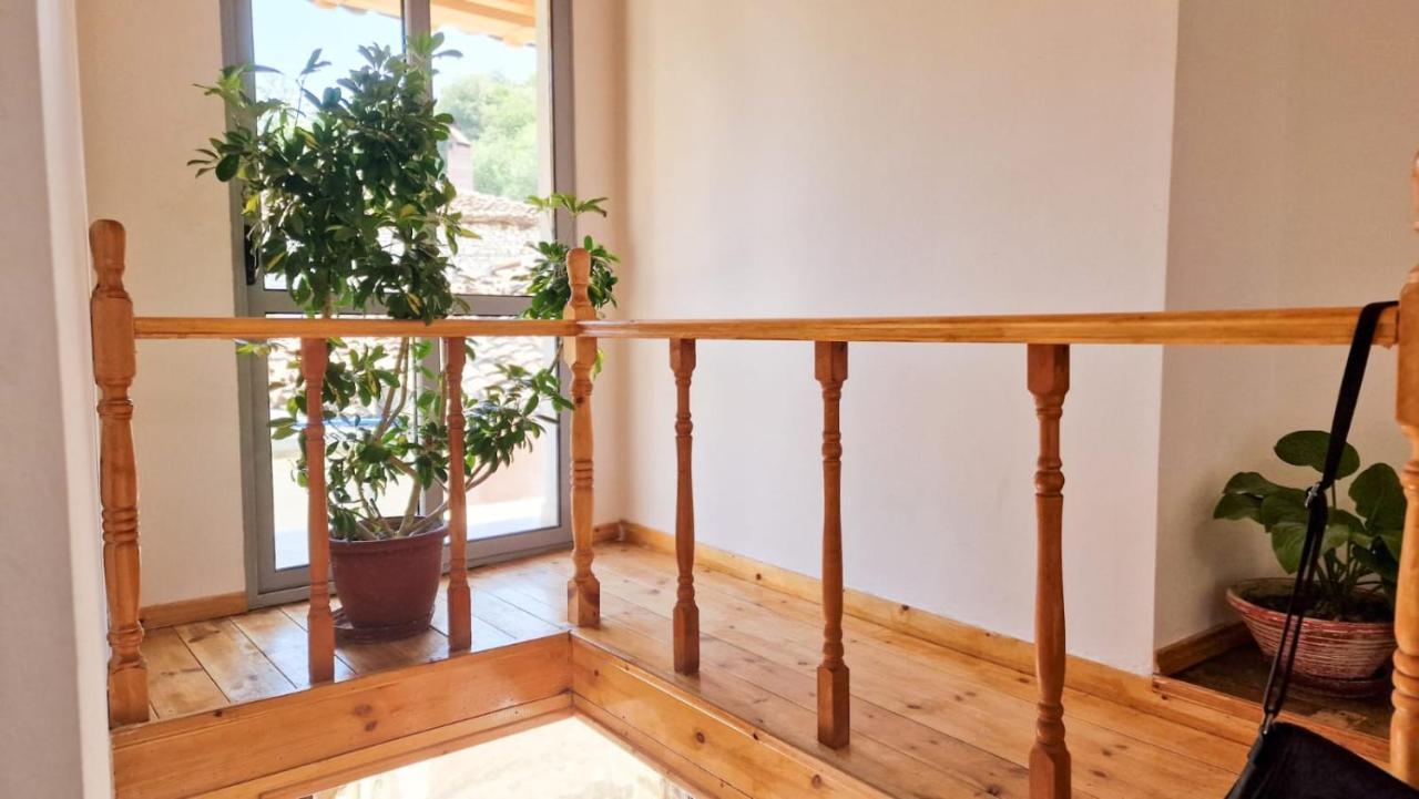 Guesthouse Kroi City Center بيرات المظهر الخارجي الصورة