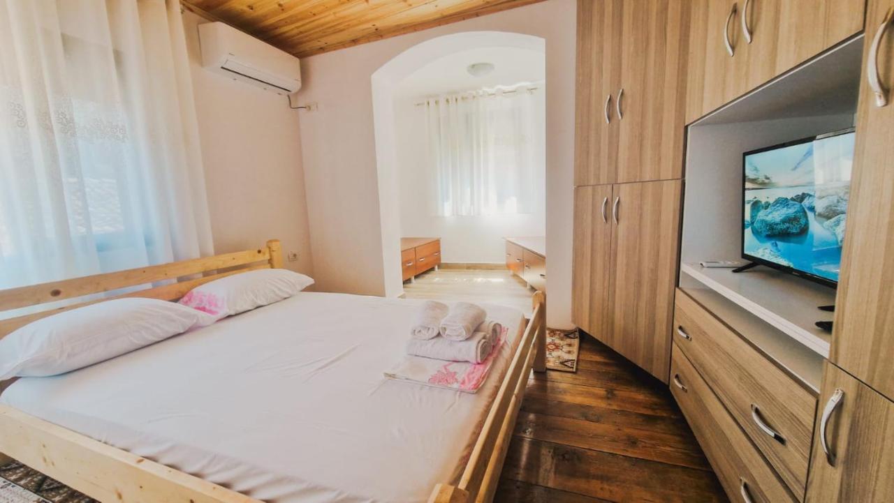 Guesthouse Kroi City Center بيرات المظهر الخارجي الصورة