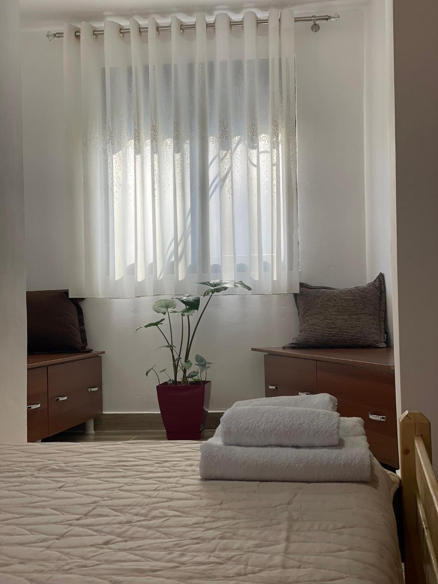 Guesthouse Kroi City Center بيرات المظهر الخارجي الصورة